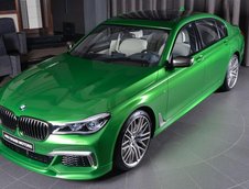 BMW M760Li xDrive in Rallye Green