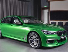 BMW M760Li xDrive in Rallye Green