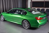 BMW M760Li xDrive in Rallye Green