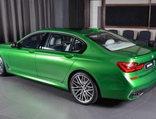 BMW M760Li xDrive in Rallye Green