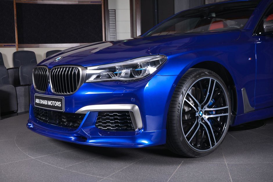 BMW M760Li xDrive in San Marino Blue