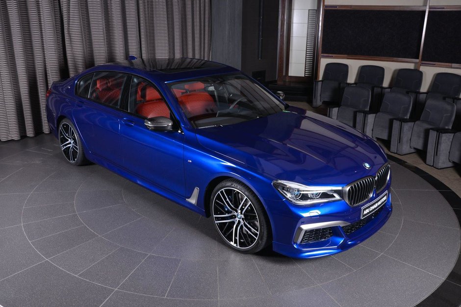 BMW M760Li xDrive in San Marino Blue