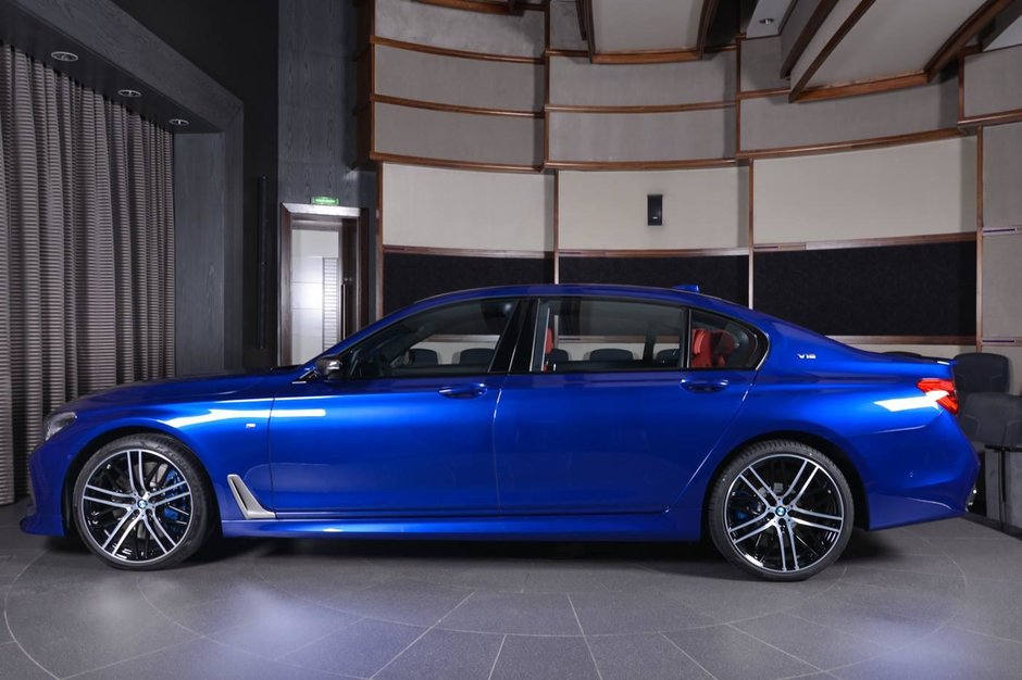 BMW M760Li xDrive in San Marino Blue