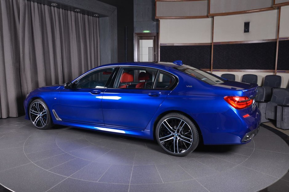 BMW M760Li xDrive in San Marino Blue