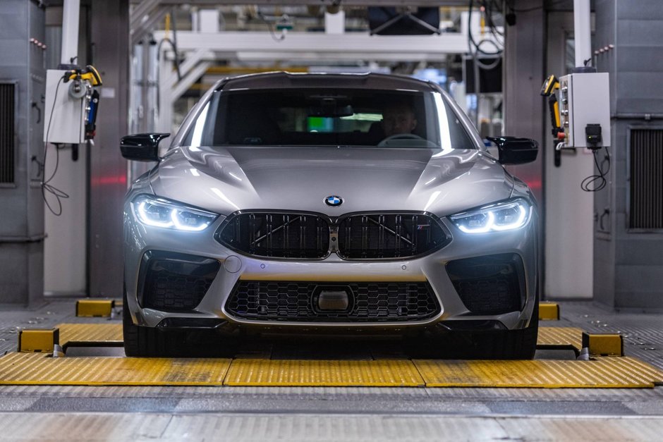 BMW M8 Gran Coupe pe linia de productie