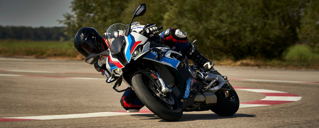 BMW Motorrad lanseaza prima motocicleta M din istoria companiei. Jantele din carbon sunt standard