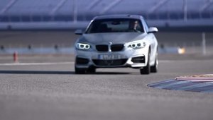 BMW prezinta: Masina care face drifturi de una singura!