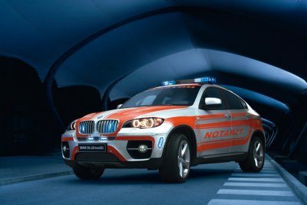 BMW salveaza situatia: X6 xDrive50i Ambulance BMW salveaza situatia: X6 xDrive50i Ambulance