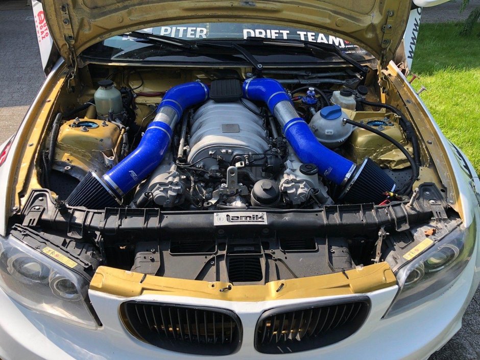 BMW Seria 1 cu motor V8 AMG