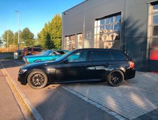 BMW Seria 3 Touring cu motor V10 de BMW M5