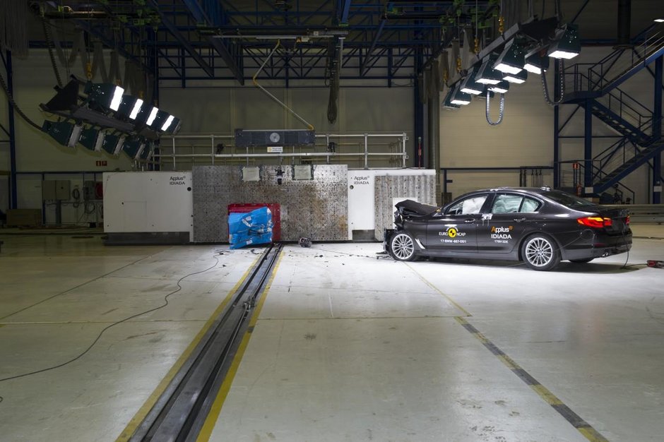 BMW Seria 5 testat de EuroNCAP