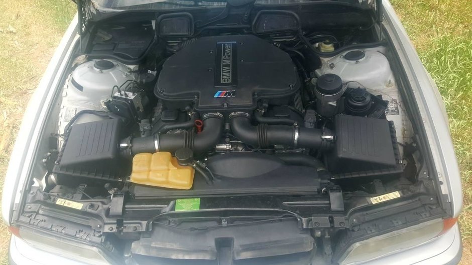 BMW Seria 7 cu motor de M5 E39