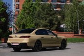 BMW Seria 7 in Desert Sand Uni