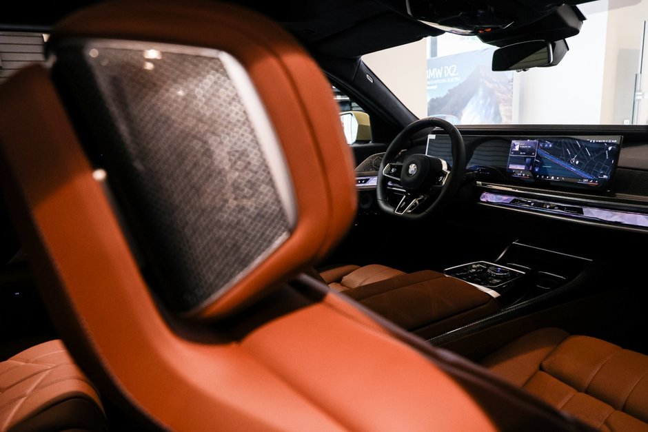 BMW Seria 7 in Desert Sand Uni
