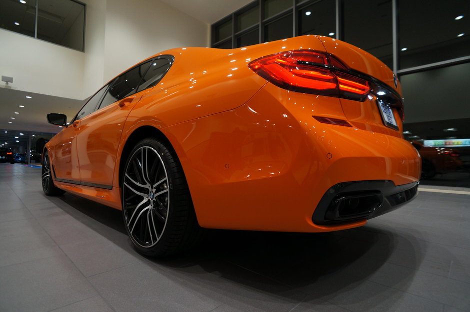 BMW Seria 7 in Fire Orange