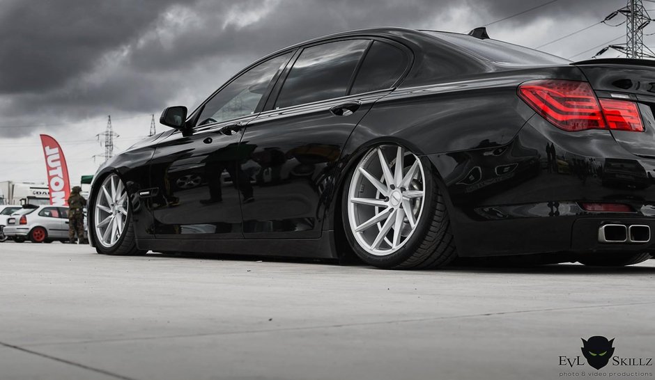 BMW Seria 7 low