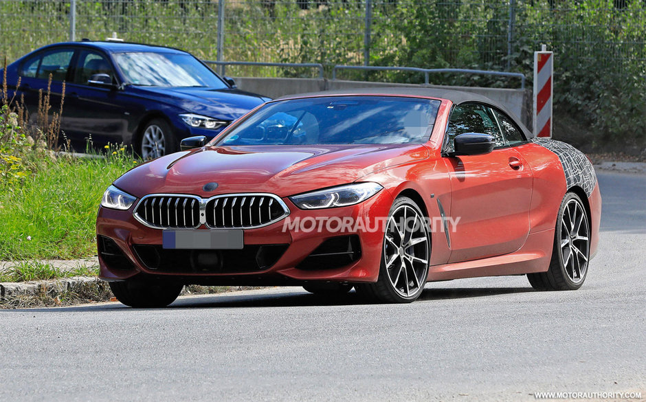 BMW Seria 8 Cabrio in rosu