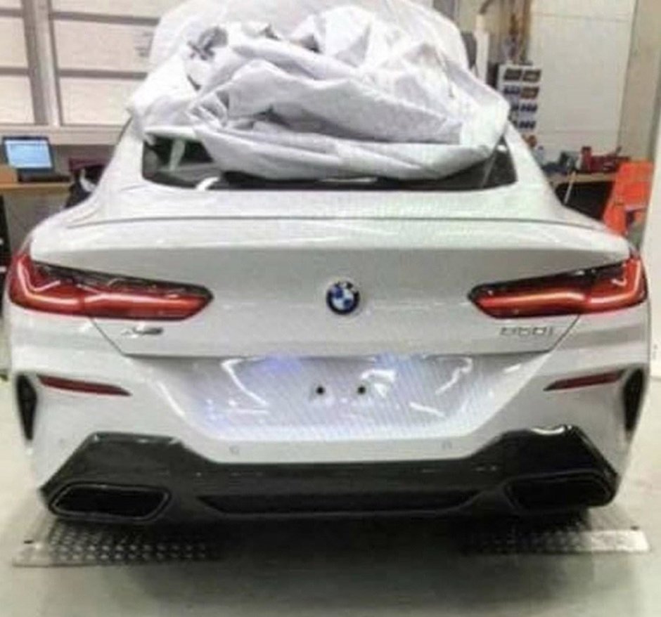 BMW Seria 8 surprins necamuflat