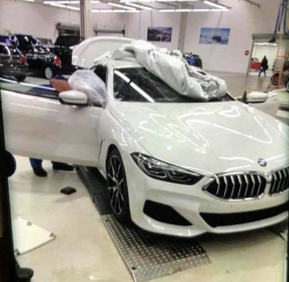 BMW Seria 8 surprins necamuflat