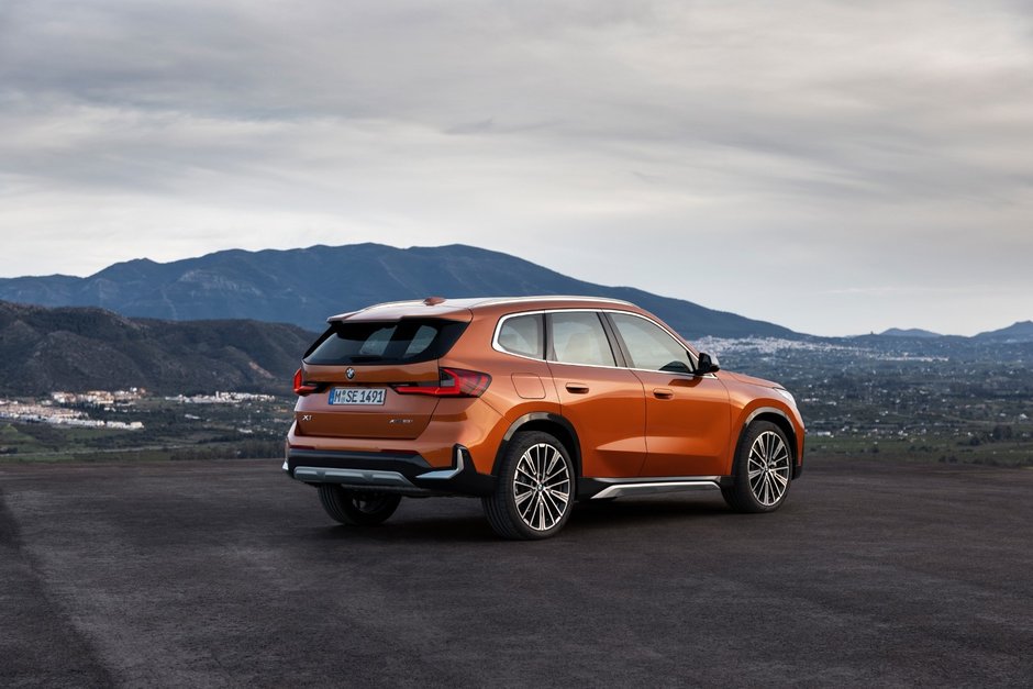 BMW X1 si BMW iX1
