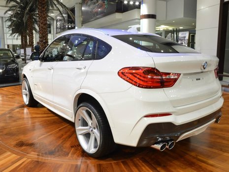 BMW X4 cu pachet M Sport, jante pe 21 inch si evacuare custom