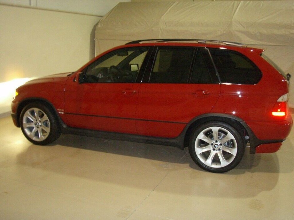 BMW X5 cu 11.136 kilometri la bord