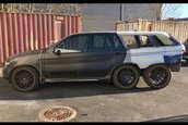 BMW X5 cu sase roti