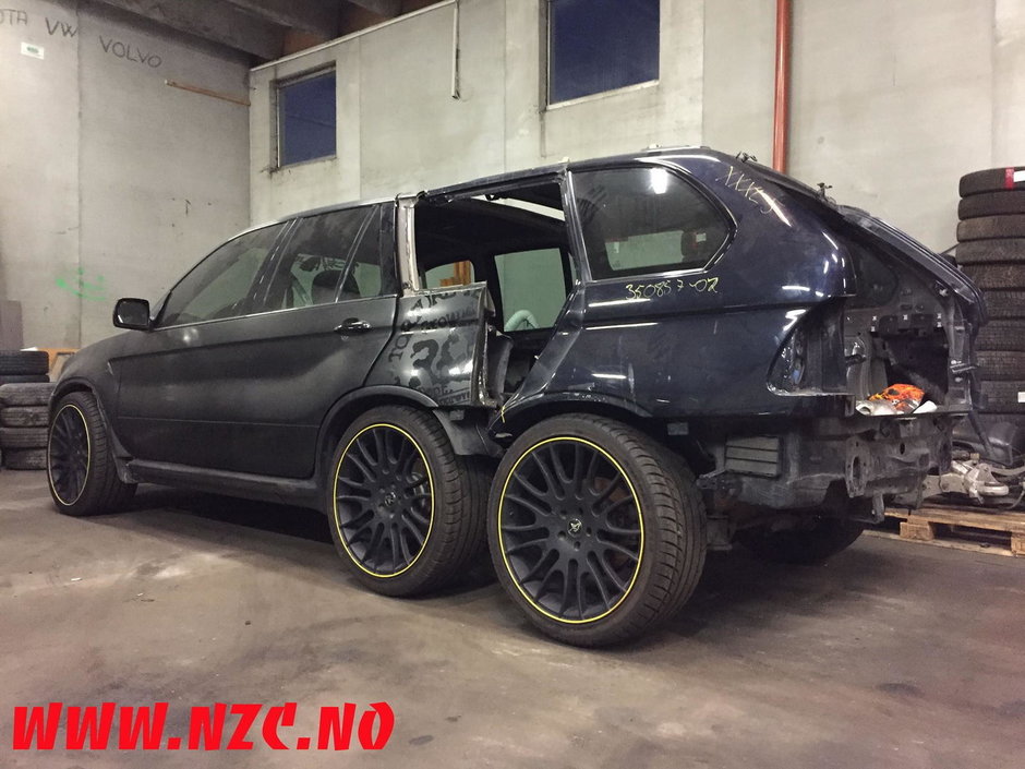 BMW X5 cu sase roti
