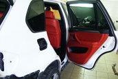 BMW X5 M imbracat in folie aurie