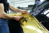 BMW X5 M imbracat in folie aurie
