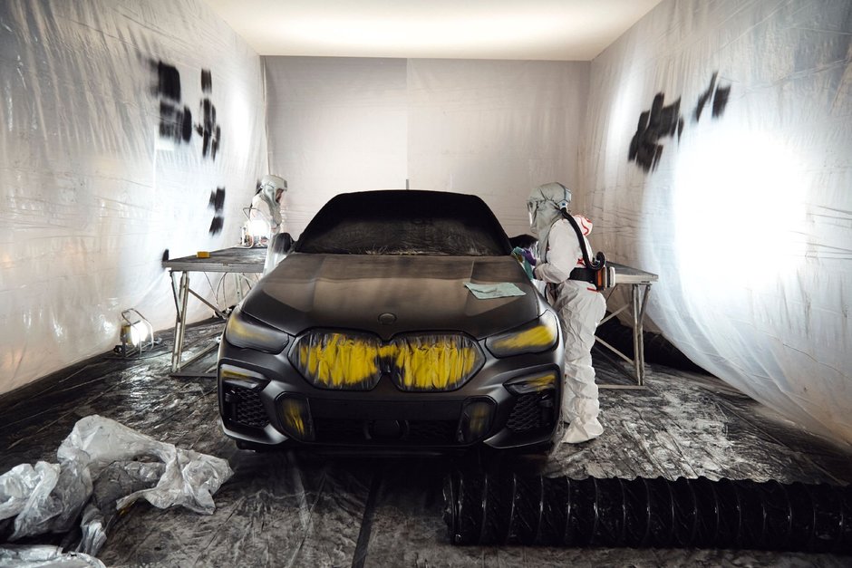 BMW X6 acoperit cu Vantablack