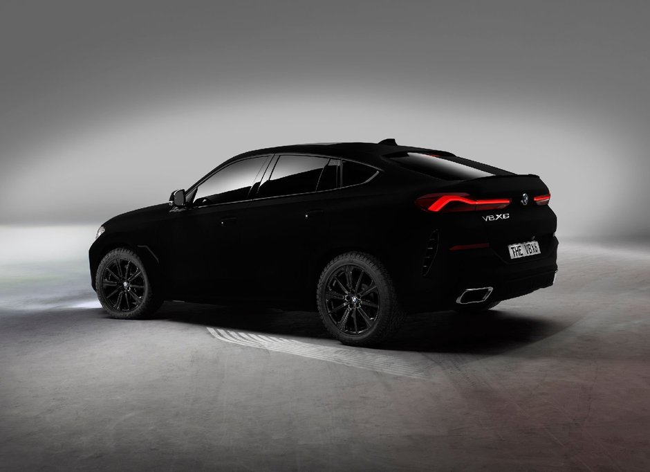 BMW X6 acoperit cu Vantablack