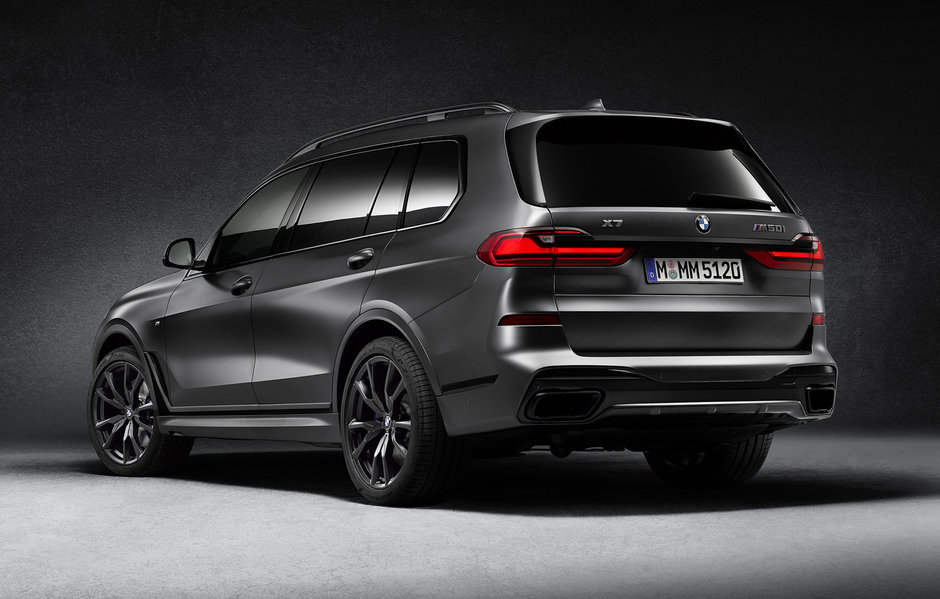 BMW X7 Dark Shadow Edition