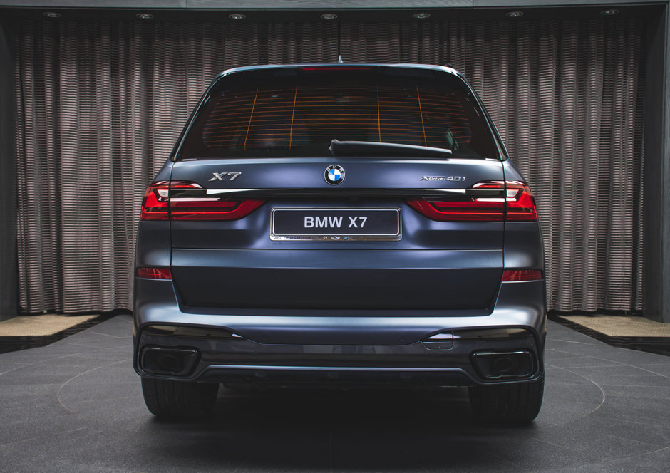 BMW X7 Dark Shadow Edition