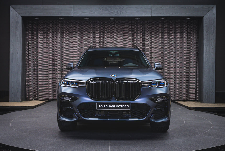 BMW X7 Dark Shadow Edition