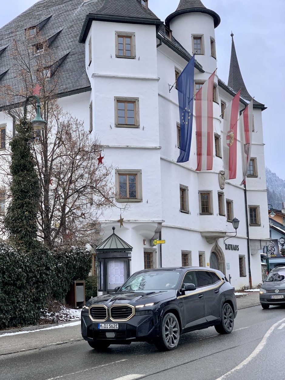 BMW XM pe strazile din Europa