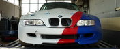 Pentru ca se poate: BMW Z3 cu motor V10 de 5.0 litri!