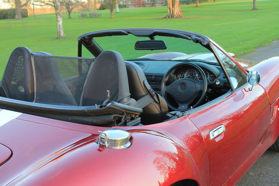 BMW Z3 transformat in AC Cobra