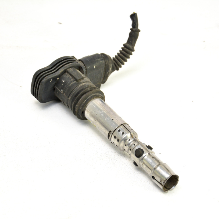 Bobina Audi A4 B6 (8E) 2000-2004 1.8 T Benzina R0501S00400, 0151331012, 0303253511