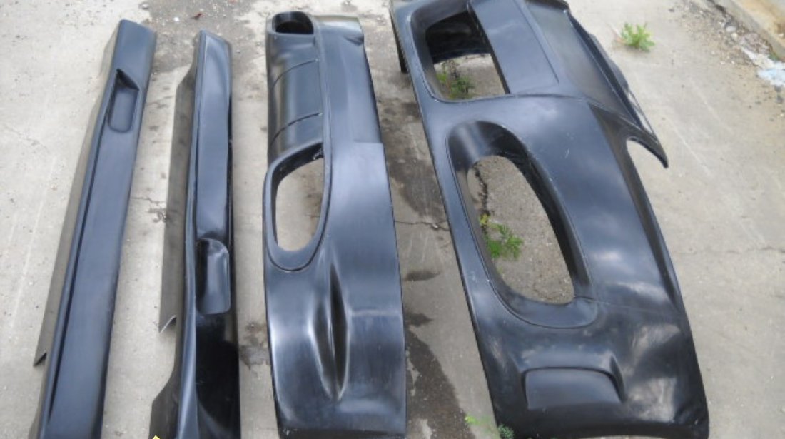 Body kit pt vw golf 5 din fibra de sticla 250 Euro