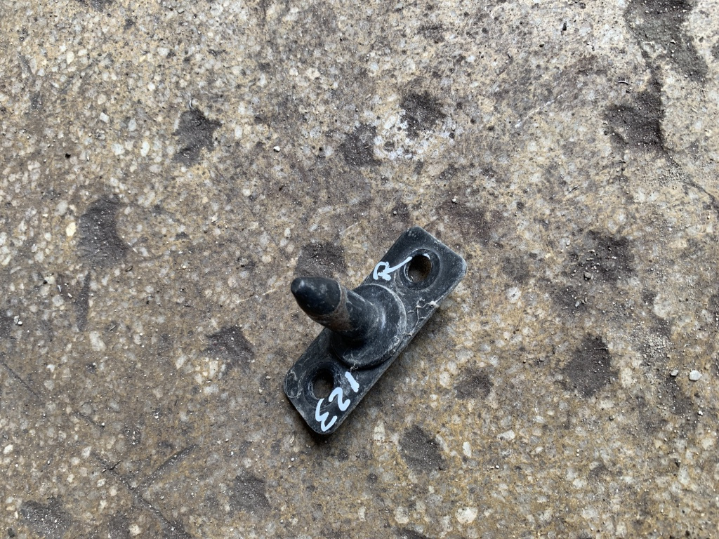 Bolt usa culisanta dreapta Peugeot Partner [facelift] [2002 - 2012] Minivan Combispace (5F) (DW10TD)