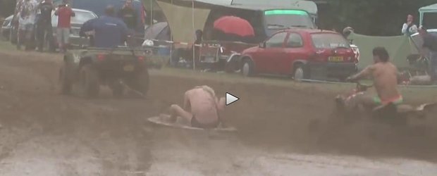 Borat si ai lui pe doua roti: distractie fara limite in cadrul unui hill-climb din Belgia