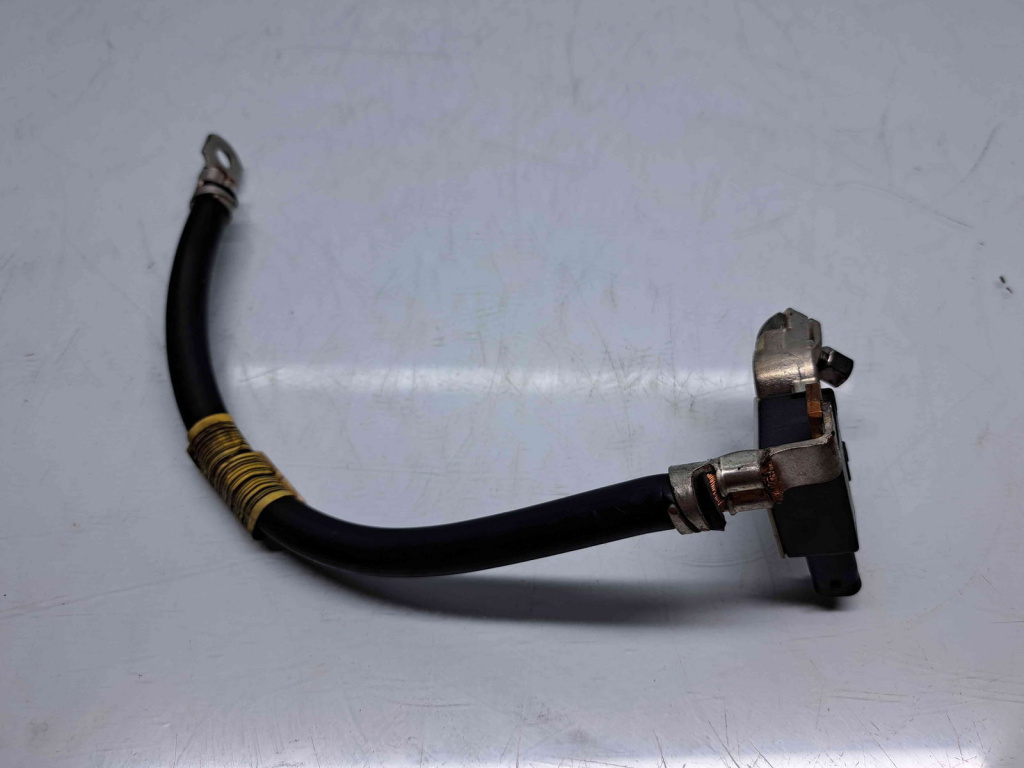 Borna baterie (-) AUDI A4 (8K2, B8) [Fabr 2008-2015] 8K0915181E