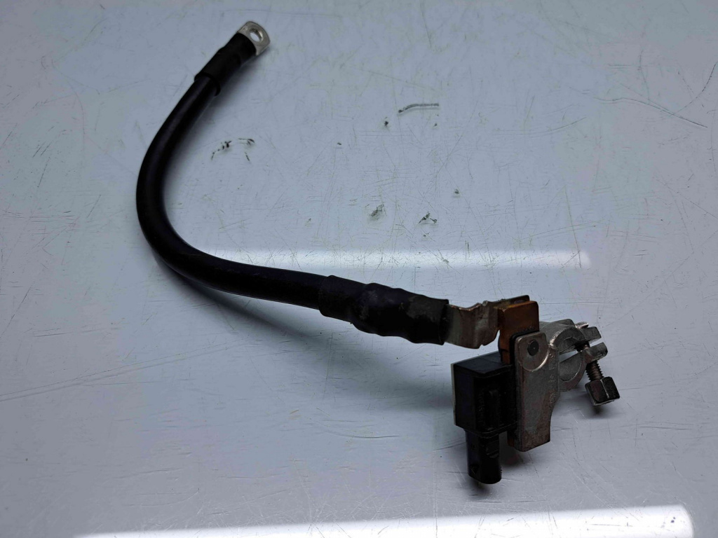 Borna baterie (-) AUDI A6 (4G5, C7) [Fabr 2011-2017] 8T0915181
