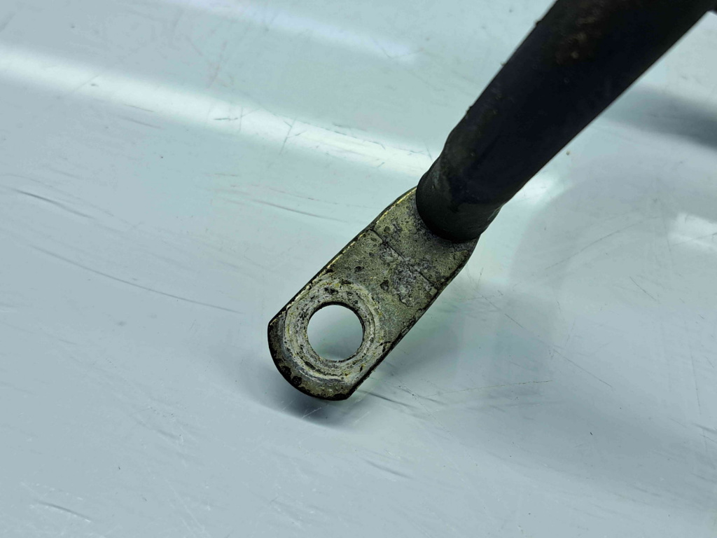 Borna baterie (-) Volkswagen Golf 6 (5K1) [Fabr 2009-2013] 1K0915181H