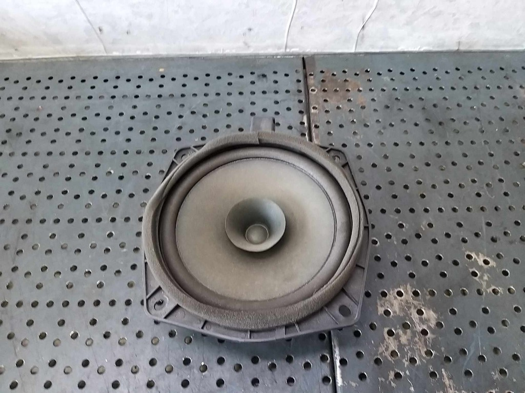 Boxa audio dreapta spate mitsubishi outlander 1 cuw mr306819