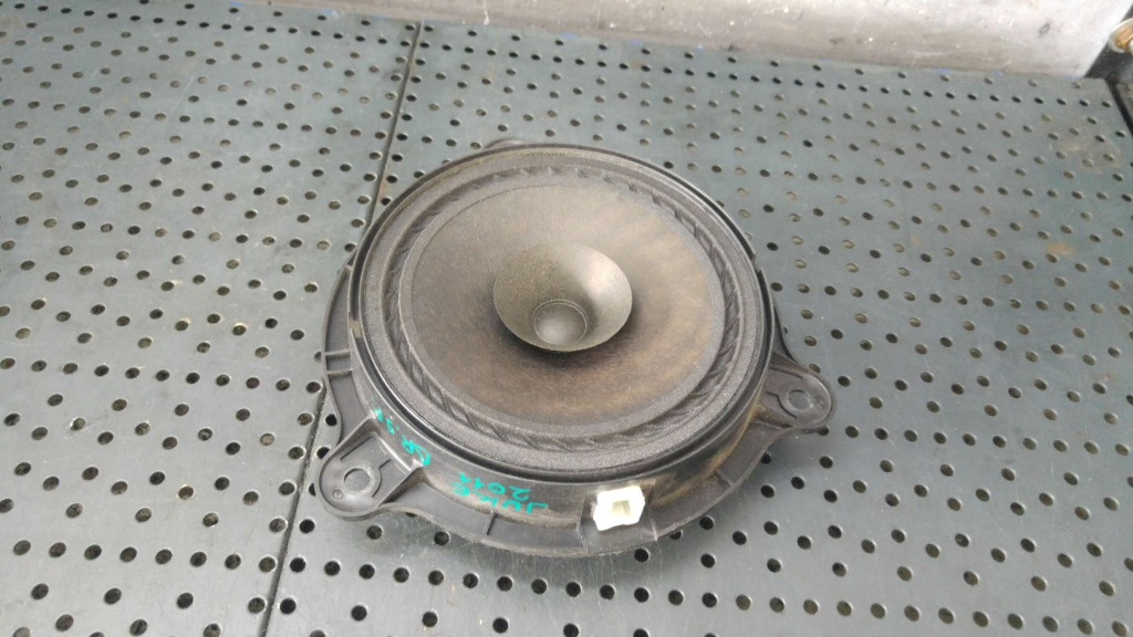 Boxa audio dreapta spate nissan juke f15 28156ee500