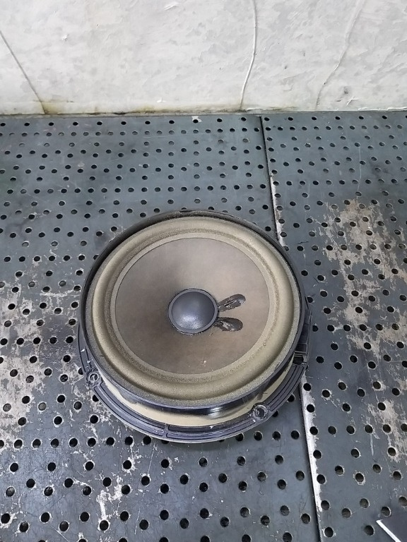 Boxa audio dreapta spate vw passat b6 3c 3c0035453