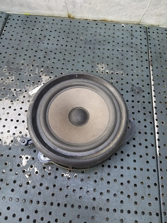 Boxa audio stanga fata audi a4 b7 8e 8e0035411
