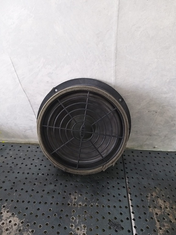 Boxa audio stanga fata audi q3 8u